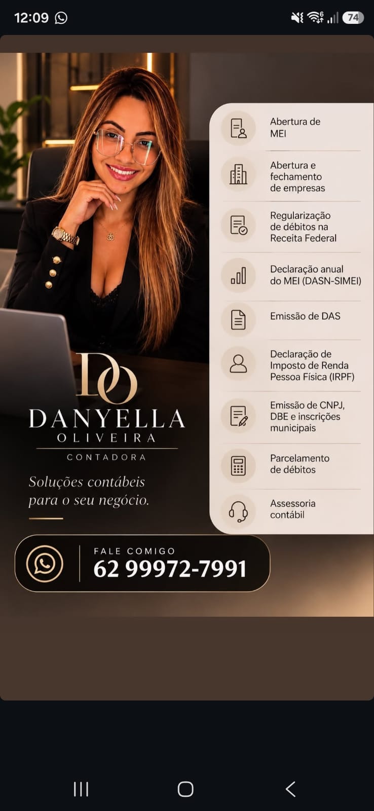 Danyella Oliveira, contadora, em seu escritório